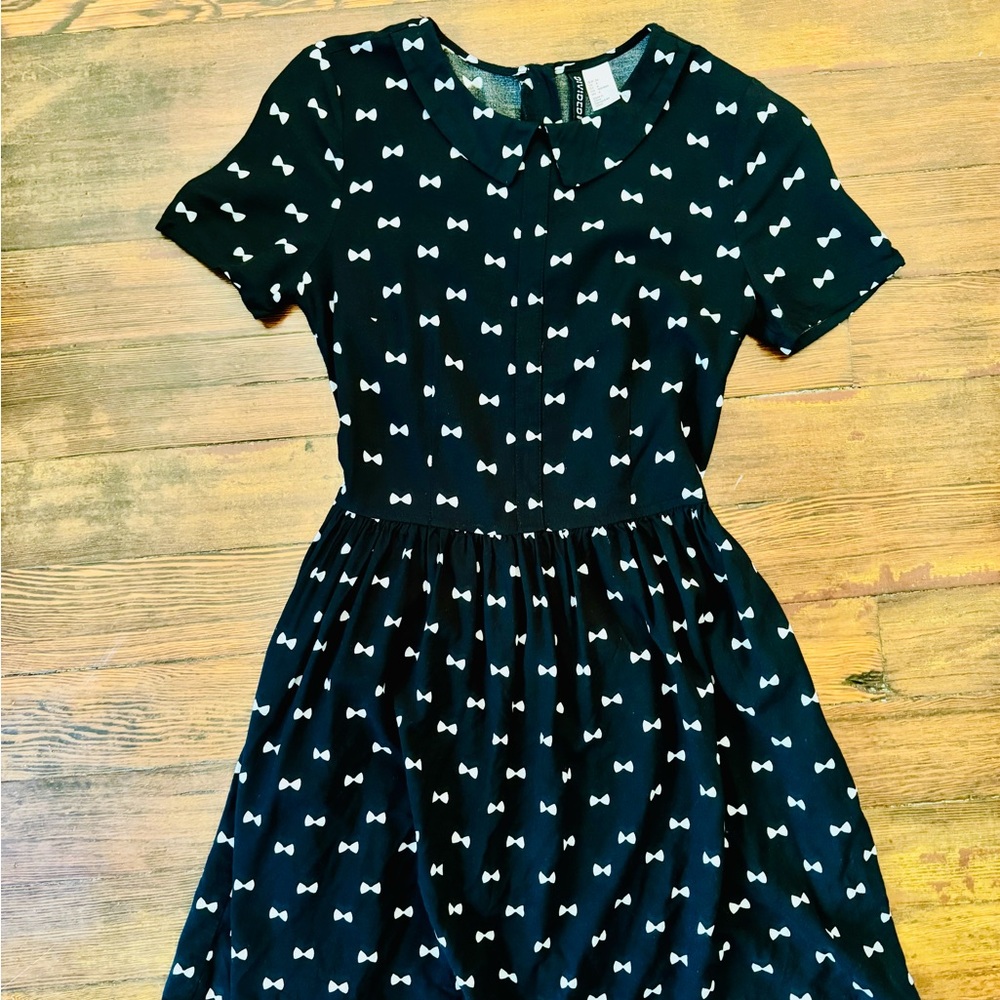 H&M DRESS. SIZE 6.